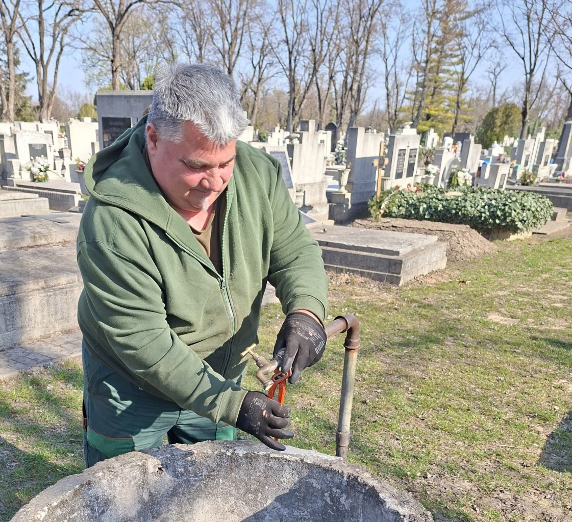 Tisztelt Temetőlátogatók!