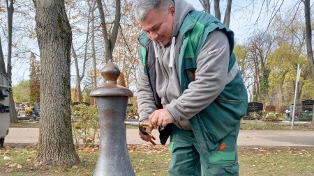 Temetői kutak téliesítése