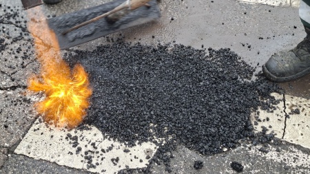 Olvadás, tócsák, úthibák